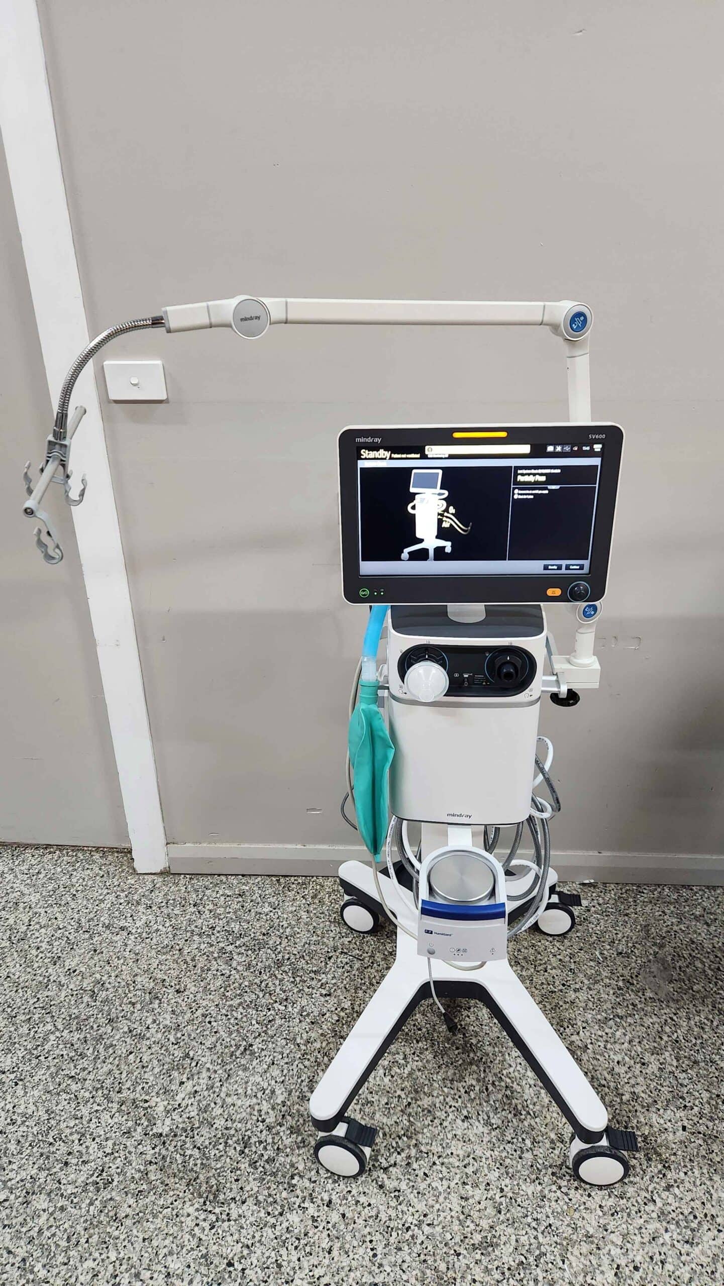 Mindray SV600 Ventilator with Fisher & Paykel SH870A Surgical Humidifier - Image 4