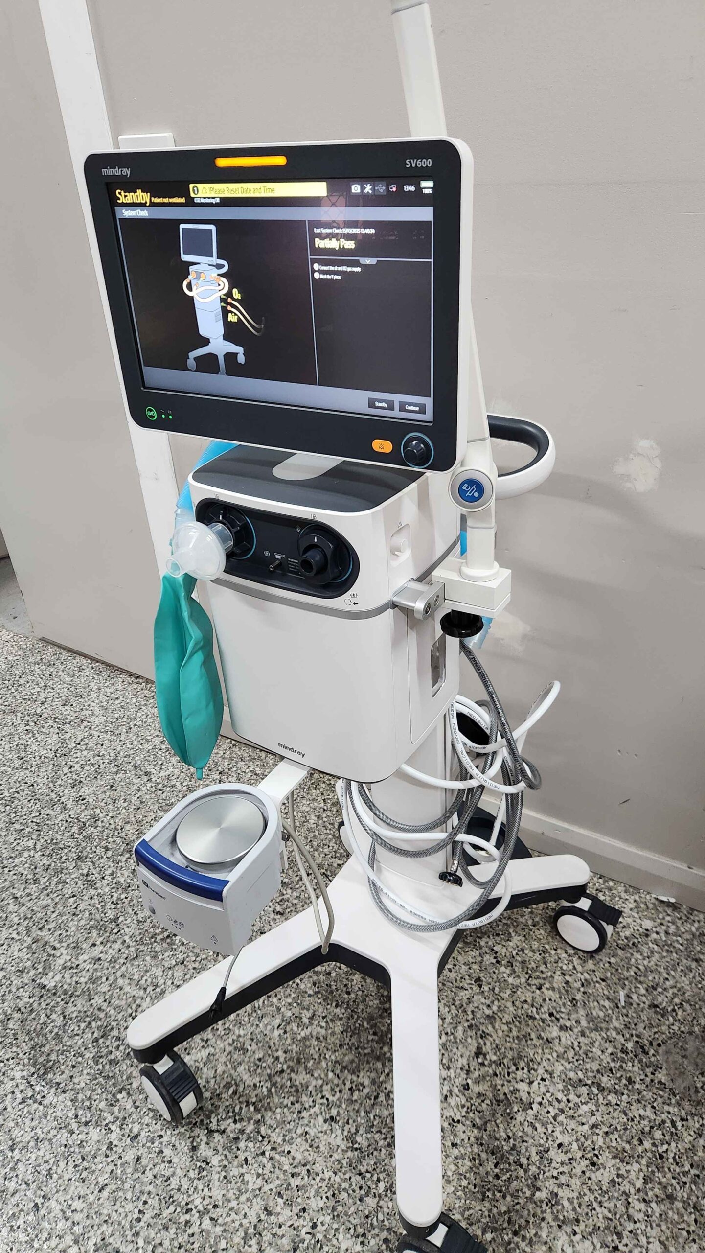 Mindray SV600 Ventilator with Fisher & Paykel SH870A Surgical Humidifier - Image 3