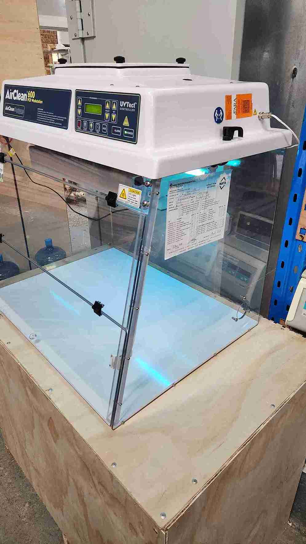 Airclean Systems 600 PCR Workstation with UVTect Controller - Image 2